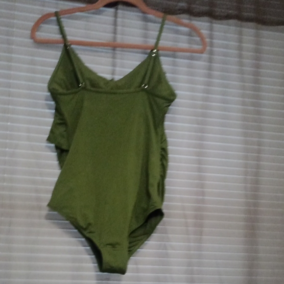 👙🌊🌞H&M Flattering Maternity Olive Green One-Piece Swimsuit EUC Small - Picture 4 of 6